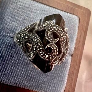 Vintage Black Onyx Filigree Swirl Setting. Caged stone Ring with Marcasite 925